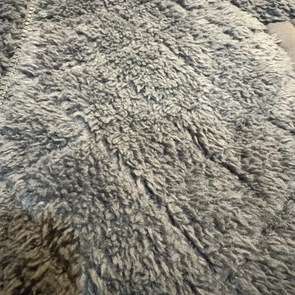 Patagonia Charcoal Quilted Fuzzy Los Gatos Vest w/ Hood - Picture 3 of 5